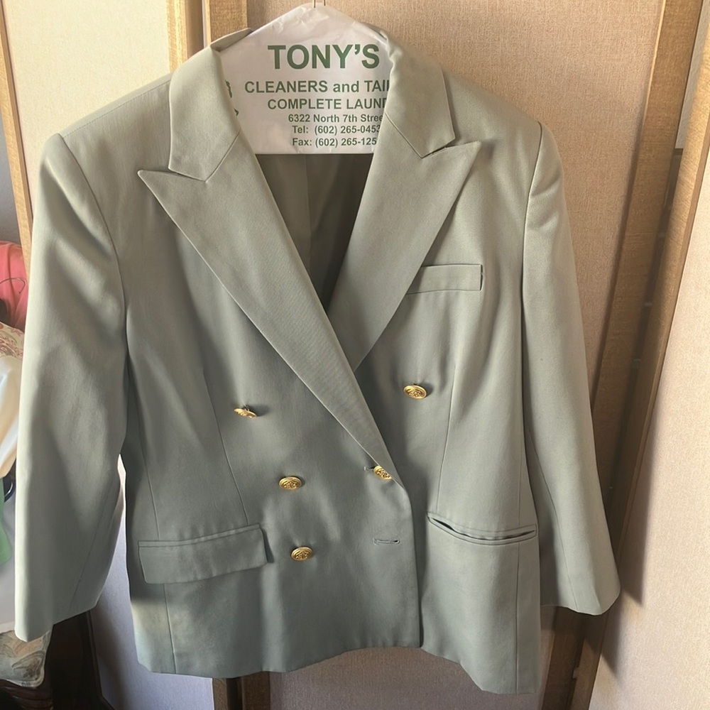 FINAL MARKDOWN Talbots Light Green wool Blazer with Gold Buttons 8 petite